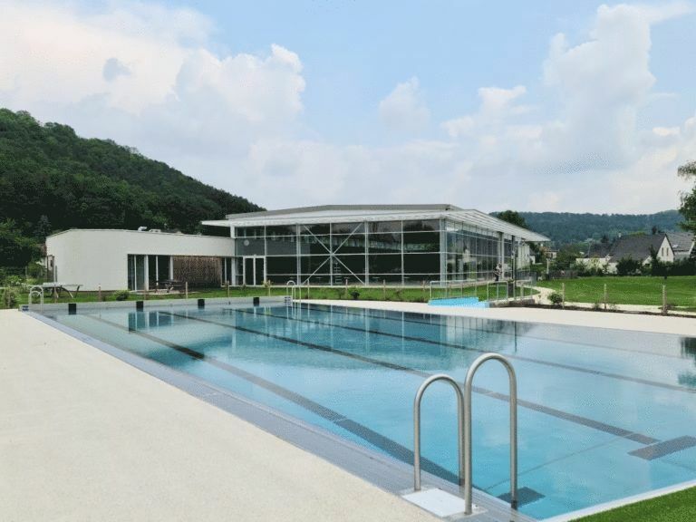 Bassin extérieur sauna piscine tagolsheim