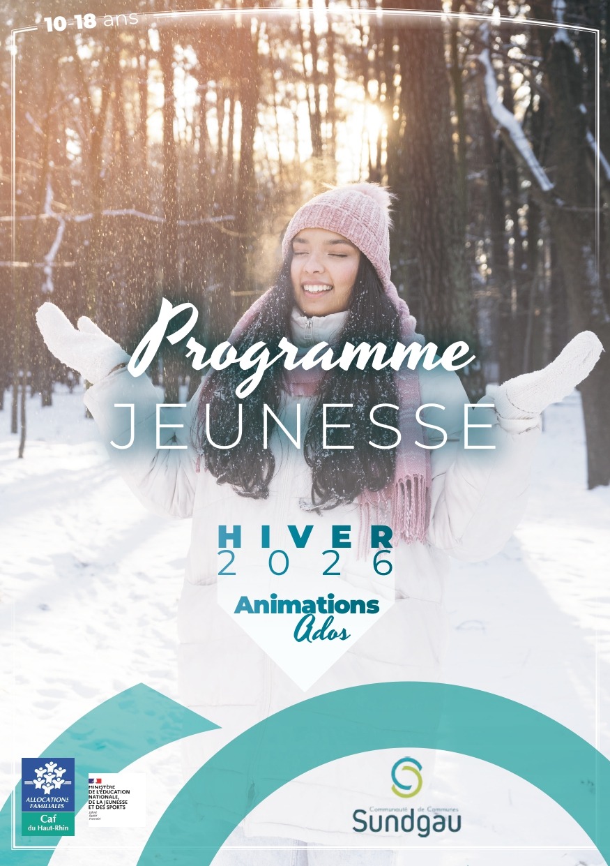 4 mains tenant 4 déchets différents : plastique, métal, carton, verre